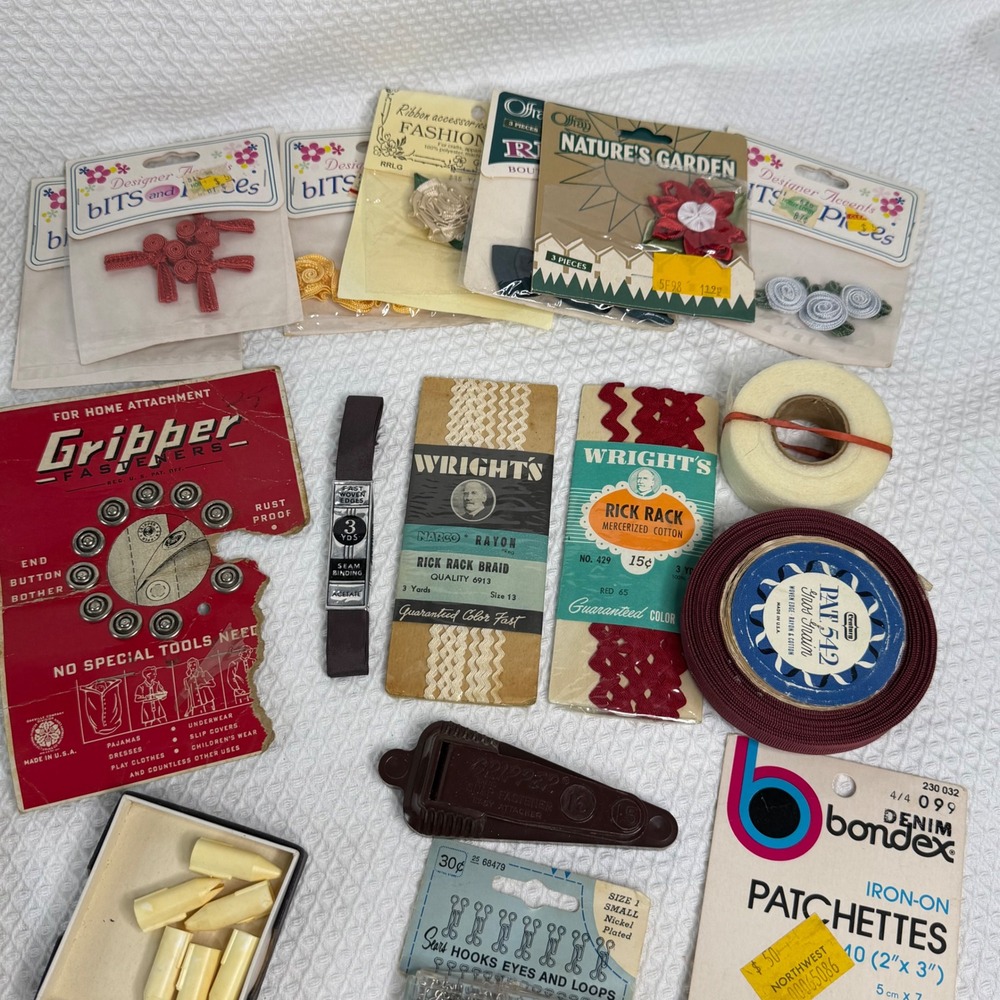 Vintage Sewing Notions Lot Wrights Rick Rack Talon Zippers Needles Buttons Bulk - Picture 5 of 10